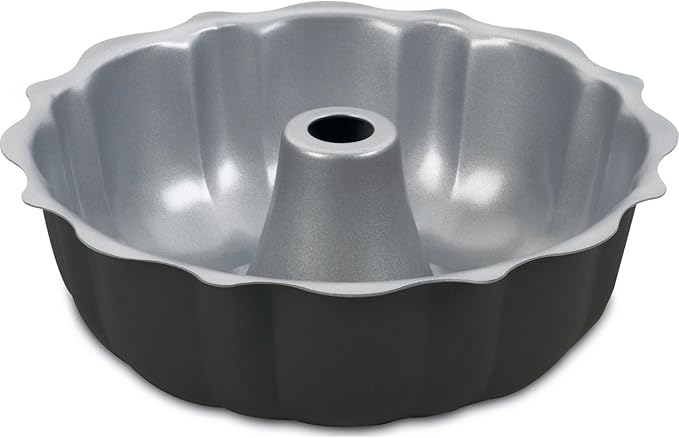 Cuisinart Chef’s Classic Nonstick Bakeware 9-1/2-Inch Fluted Cake Pan